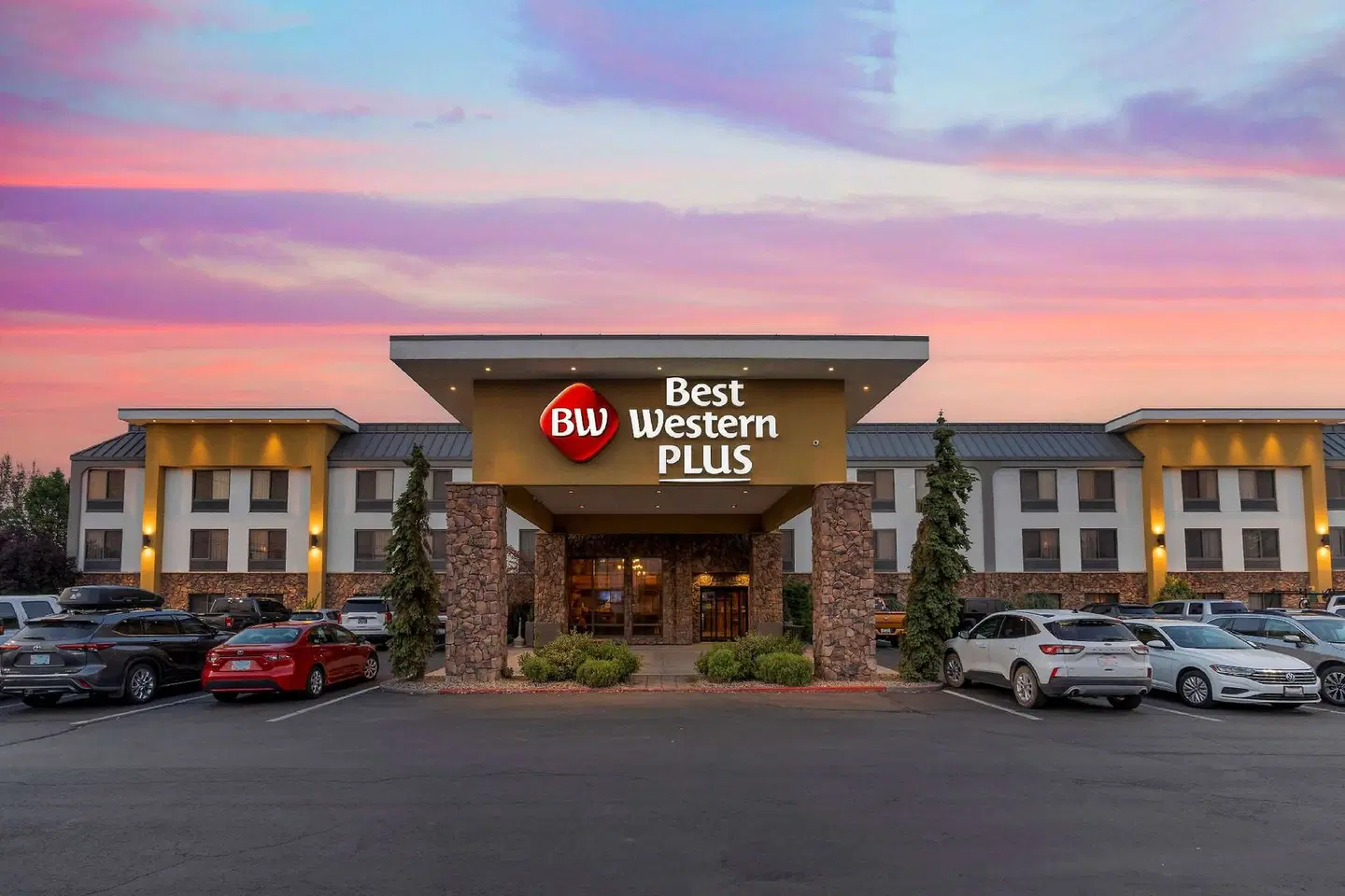 Best Western Plus Olympic Inn EXTERIOR