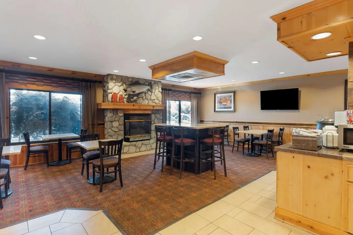 Best Western Plus Olympic Inn Bar