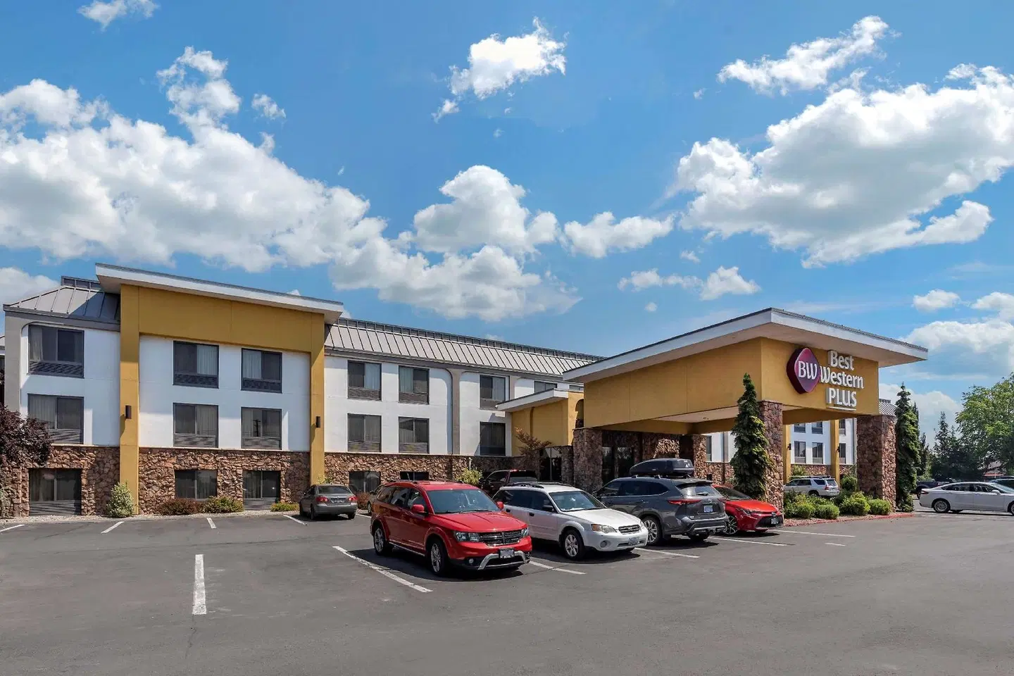Best Western Plus Olympic Inn EXTERIOR