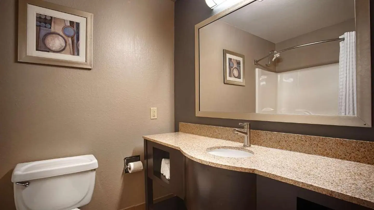 Best Western Natchitoches Inn Badezimmer