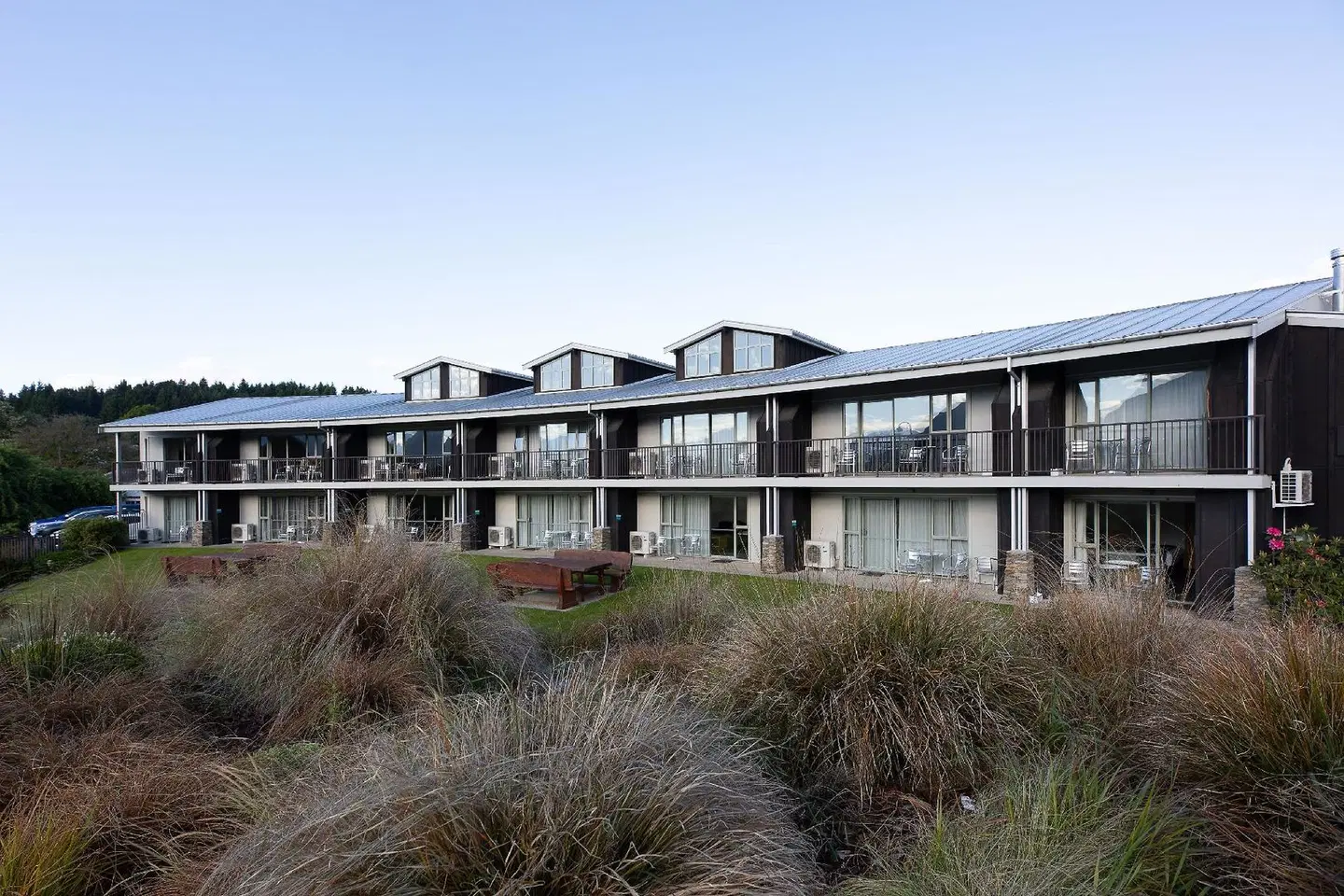 Clearbrook Motel & Serviced Apartments EXTERIOR
