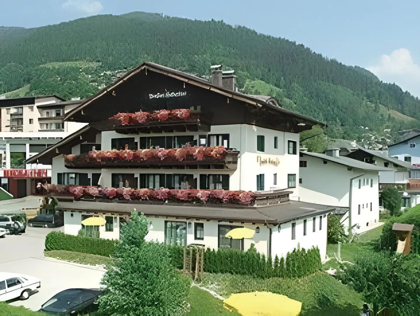 Hubertus EXTERIOR