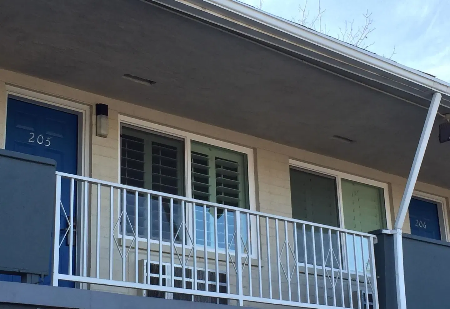 University Inn & Suites EXTERIOR