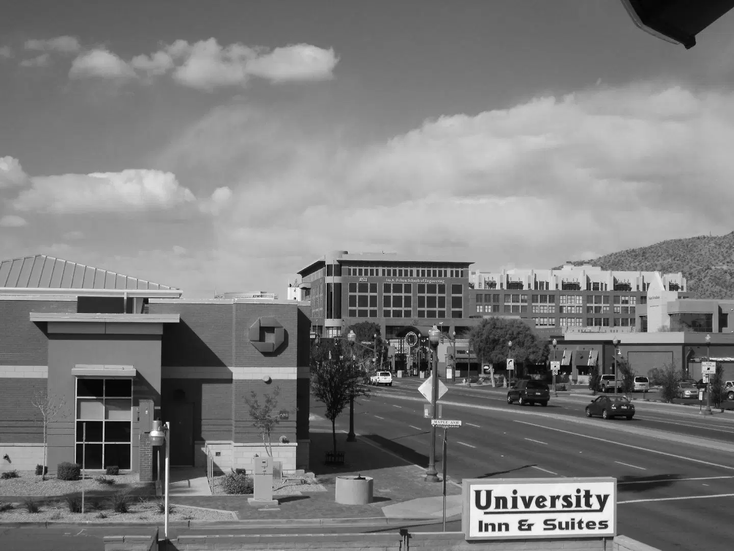 University Inn & Suites EXTERIOR