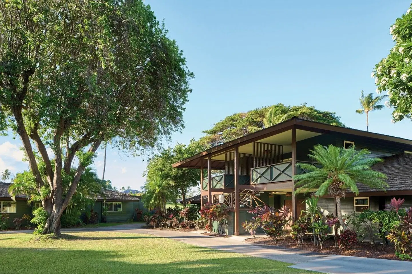 Royal Lahaina Resort & Bungalows EXTERIOR