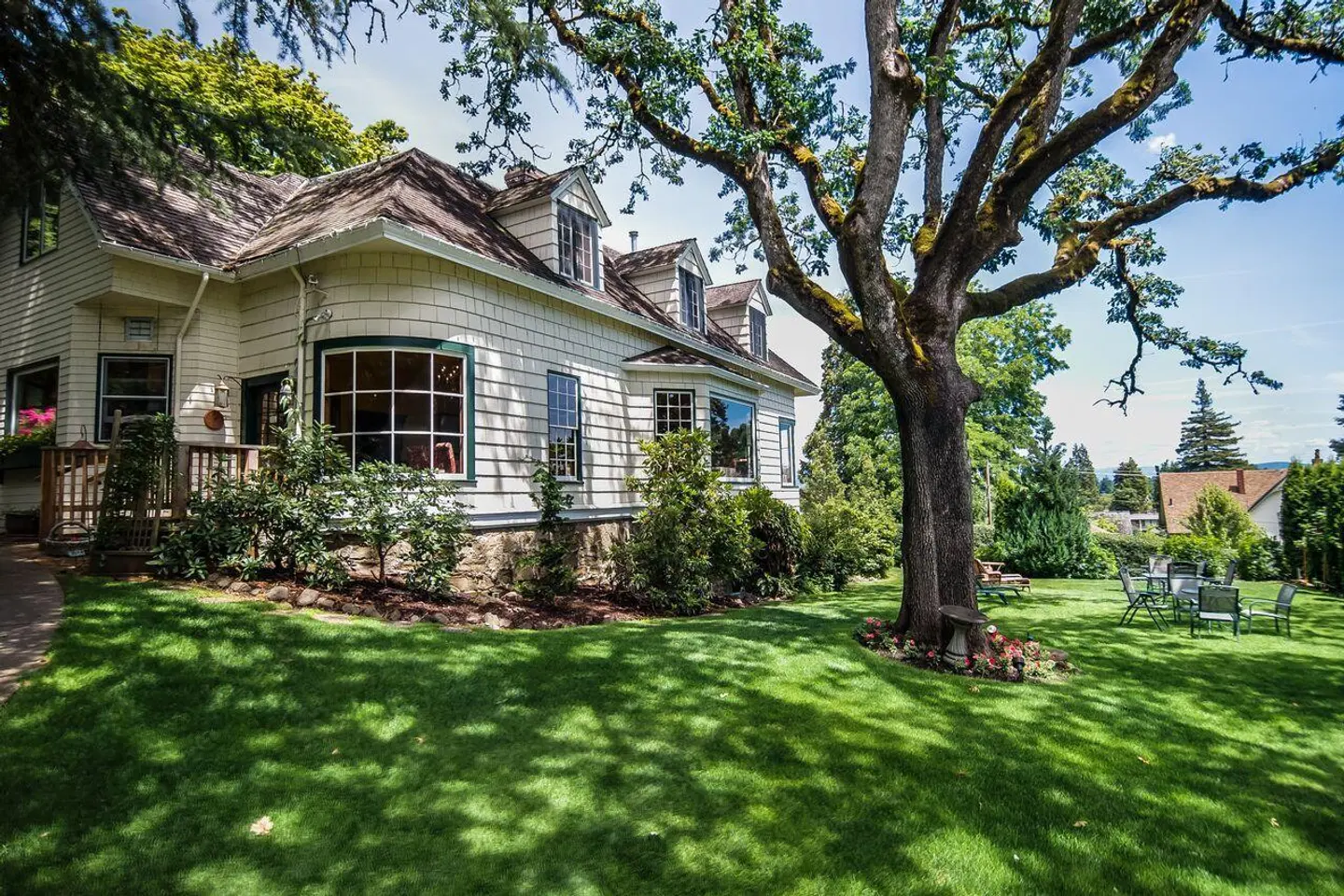 The Campbell House Garten
