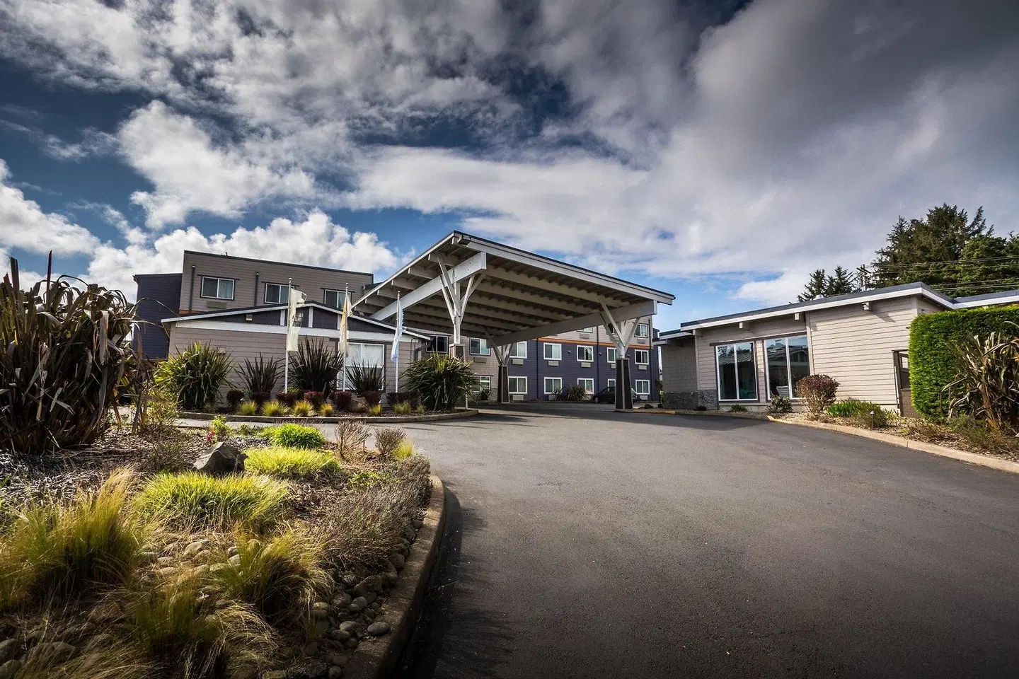 Inn at Wecoma EXTERIOR