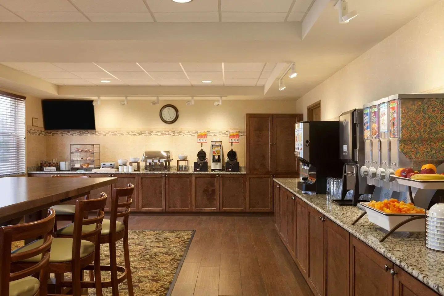 Country Inn & Suites by Radisson, Dundee, MI Bar