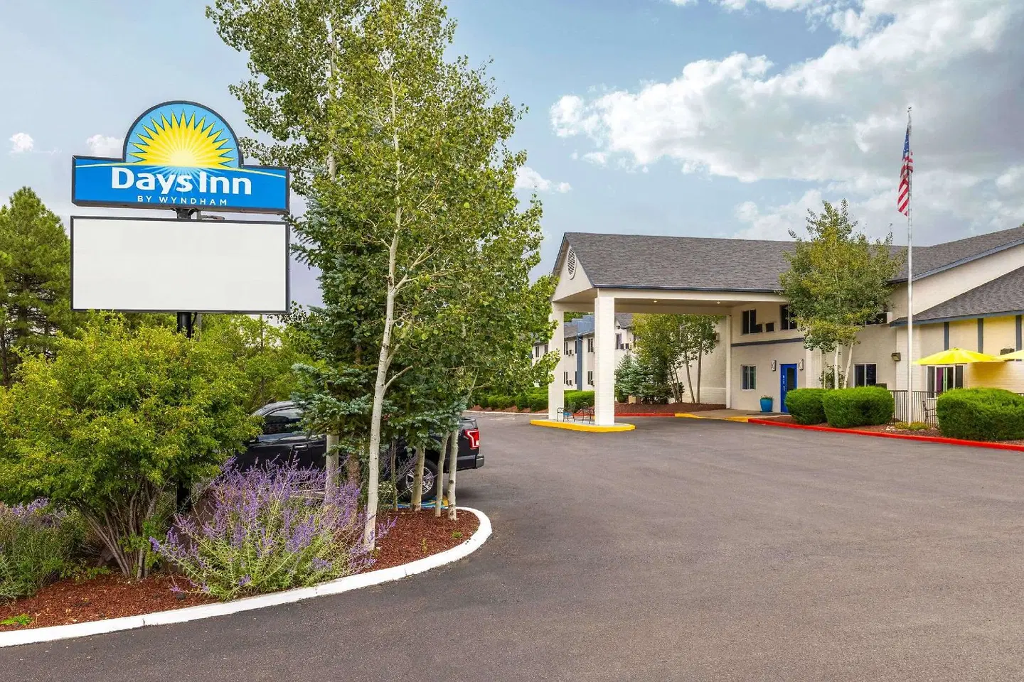 Days Inn by Wyndham Williams EXTERIOR