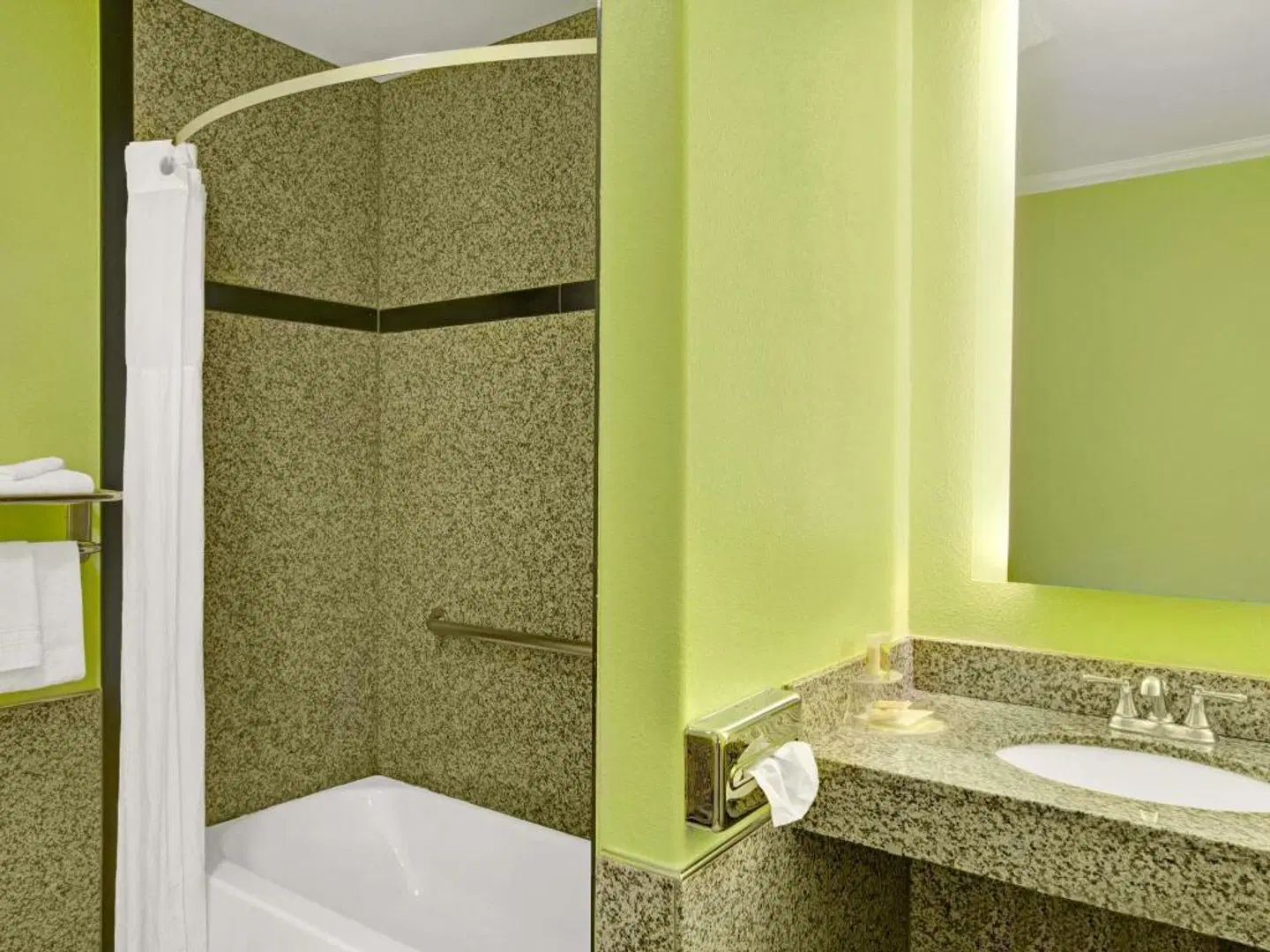 Days Inn by Wyndham San Francisco - Lombard Badezimmer