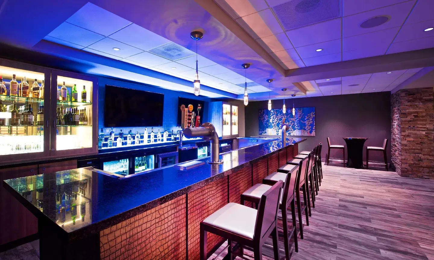 Embassy Suites by Hilton Portland Washington Square Bar