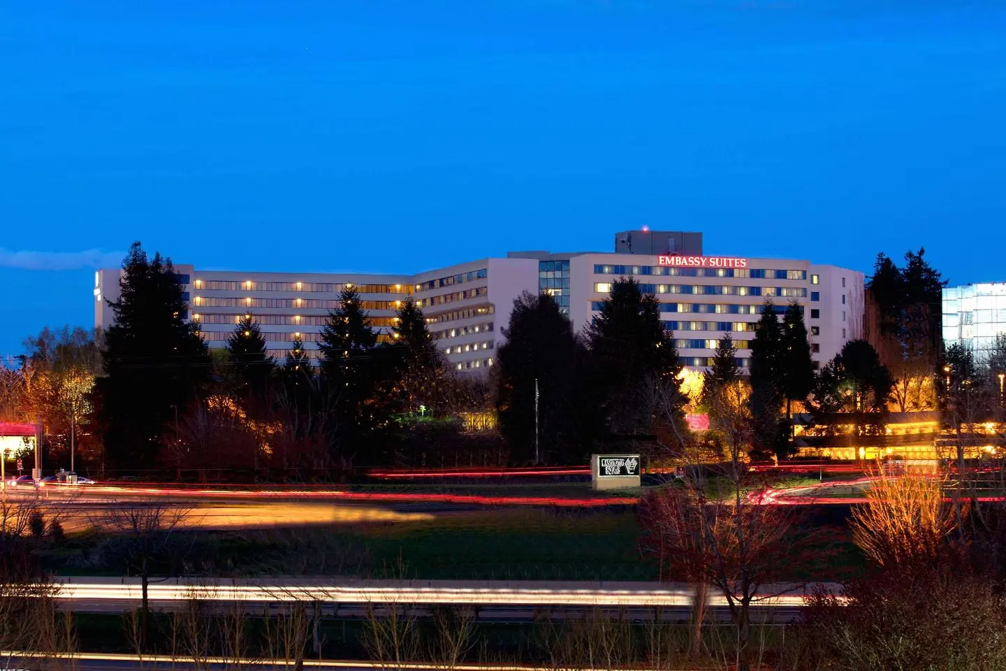 Embassy Suites by Hilton Portland Washington Square EXTERIOR