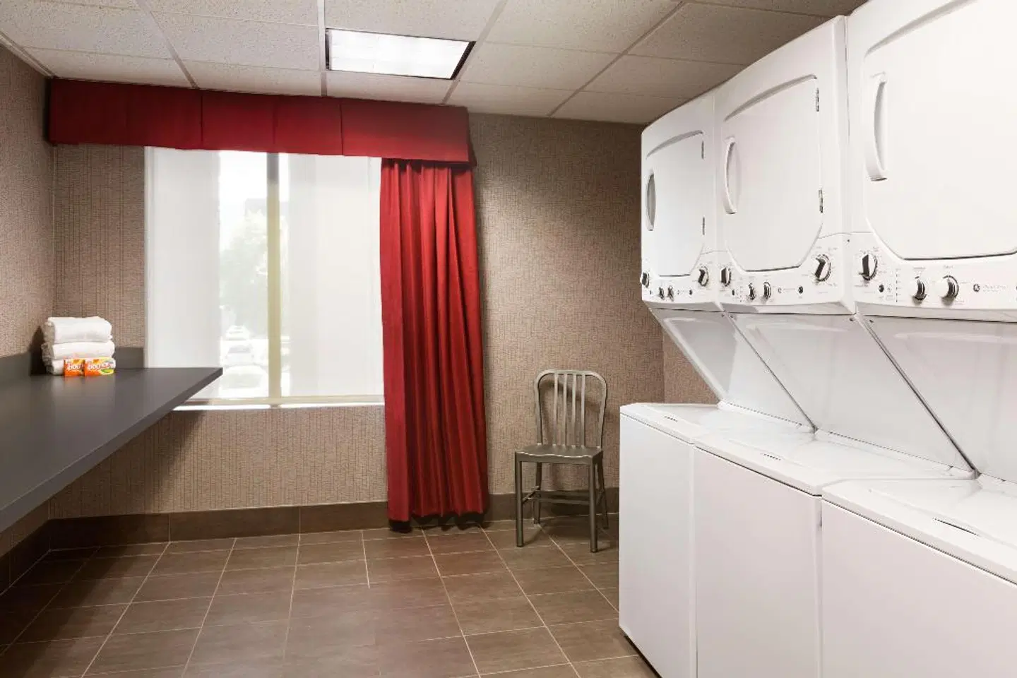 Hampton Inn & Suites Phoenix Glendale-Westgate ROOM_EXAMPLE