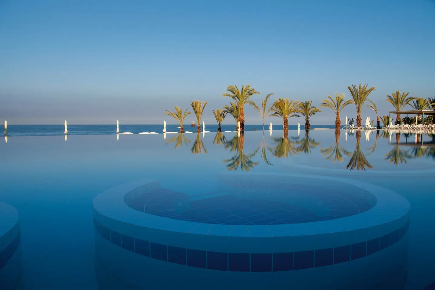King Evelthon Beach Hotel & Resort OUTDOOR_POOL
