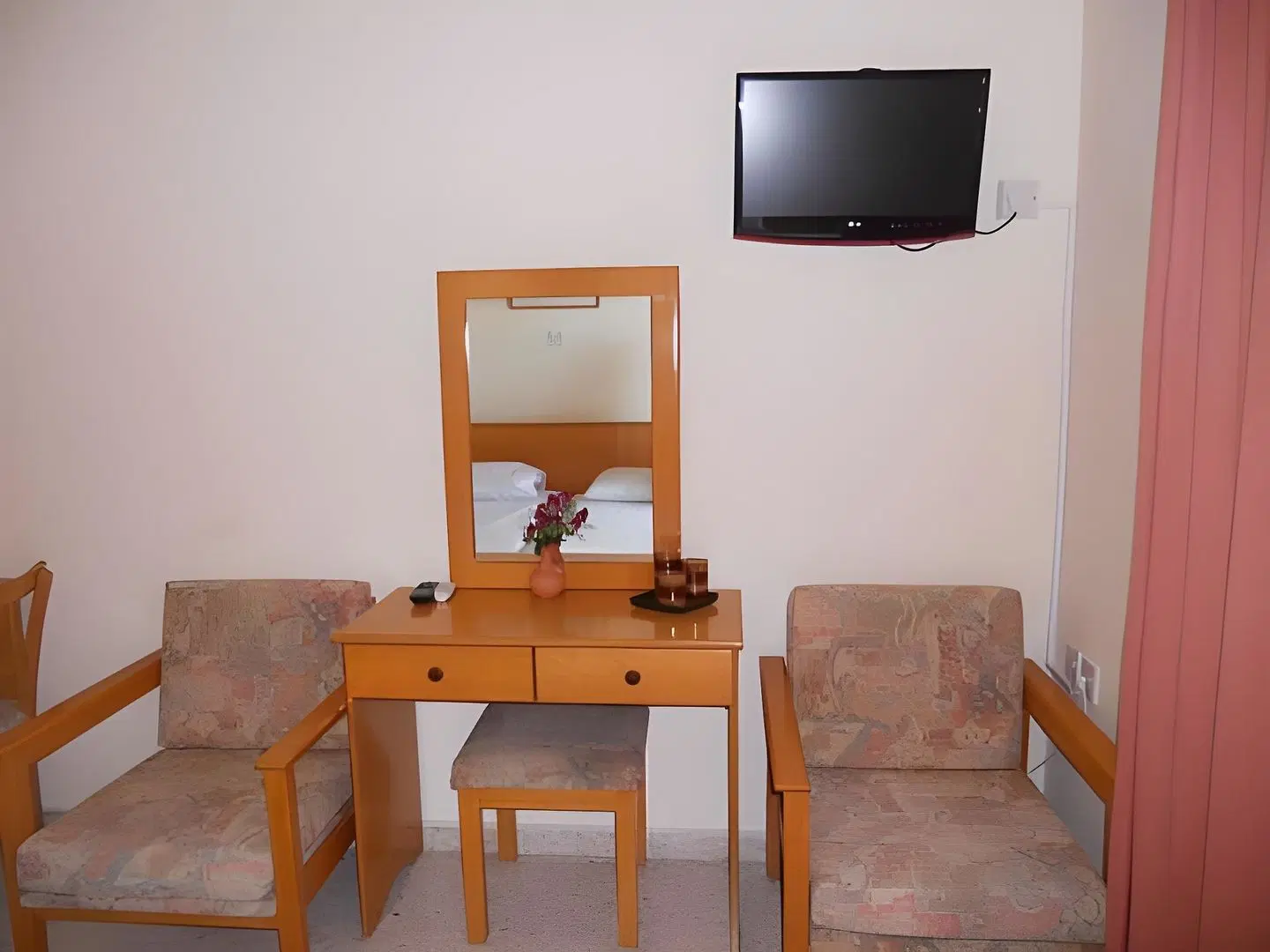 Millie's Apartments ROOM_EXAMPLE