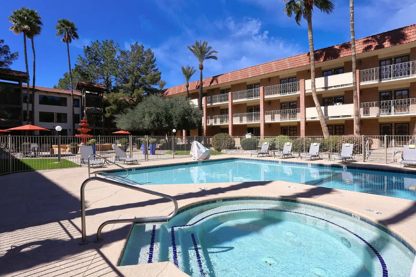 DoubleTree Suites by Hilton Tucson Airport OUTDOOR_POOL