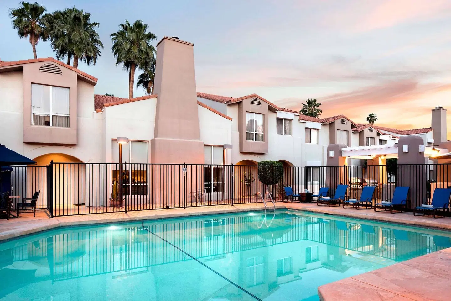 Sonesta ES Suites Scottsdale Paradise Valley OUTDOOR_POOL