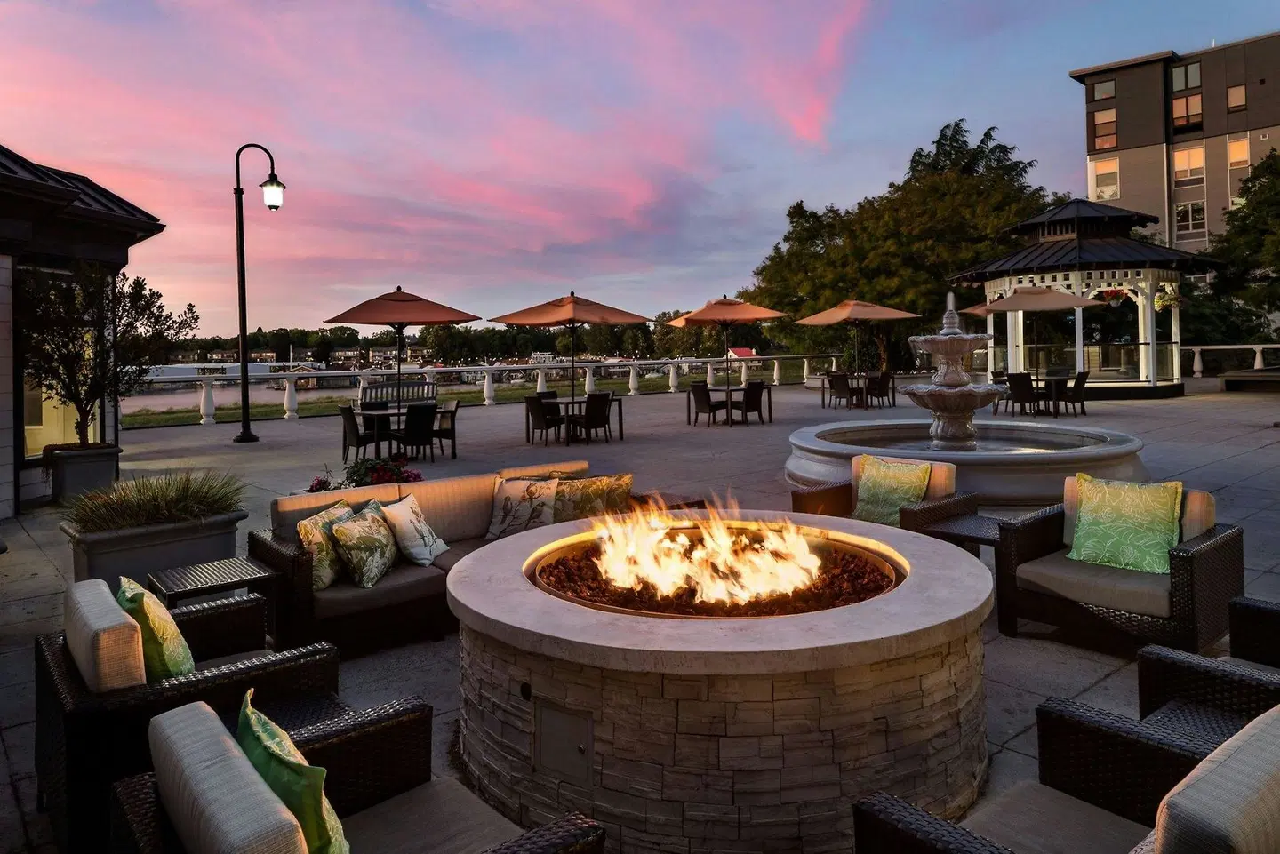 Courtyard by Marriott Portland North Terrasse