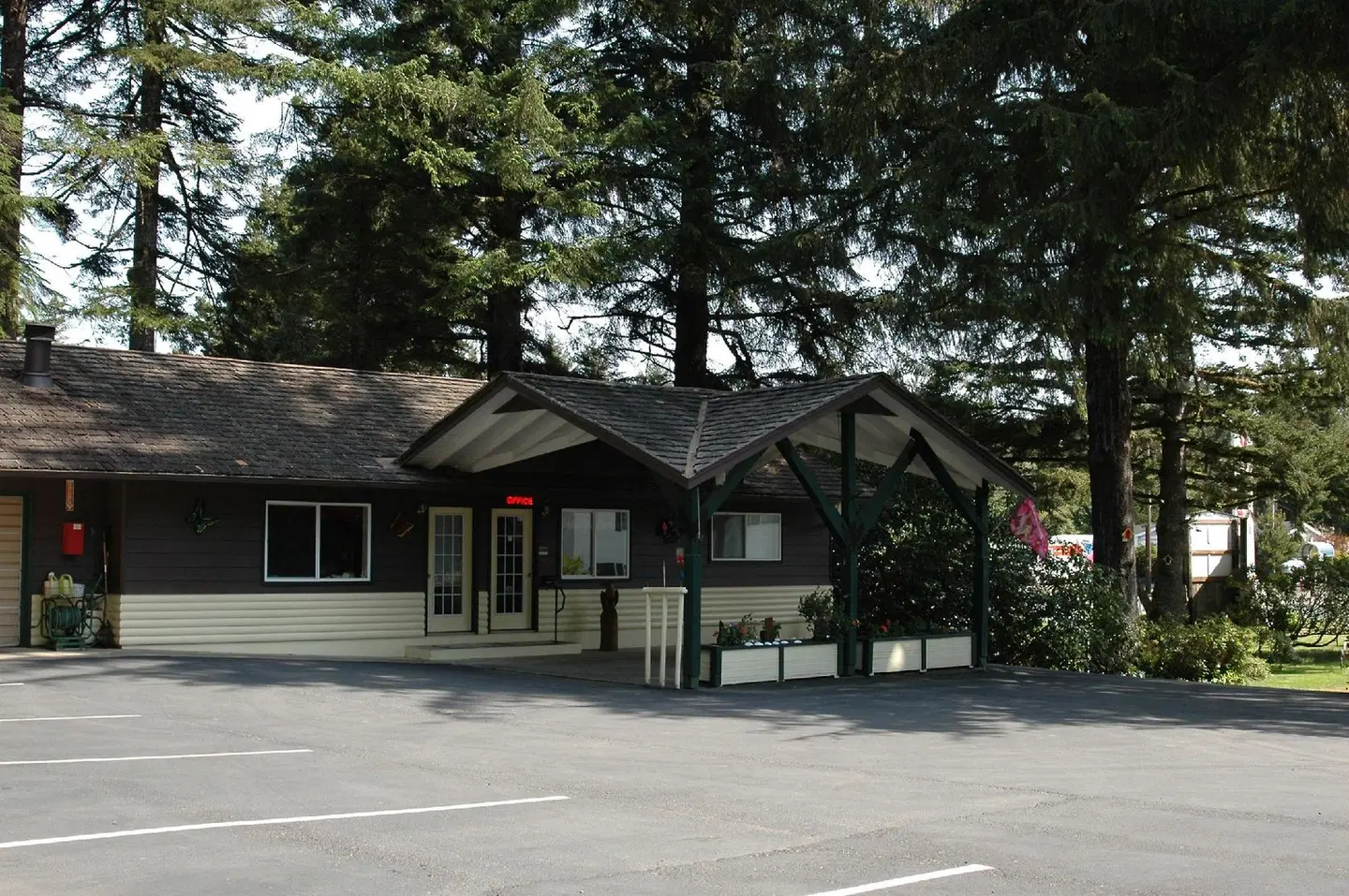 Park Motel and Cabins EXTERIOR