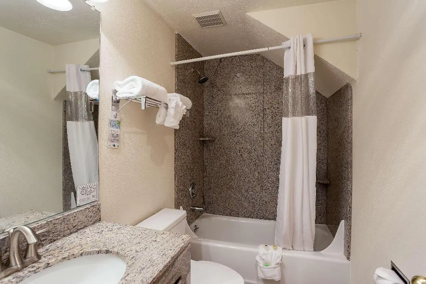 Shilo Inn Suites Seaside Oceanfront Badezimmer