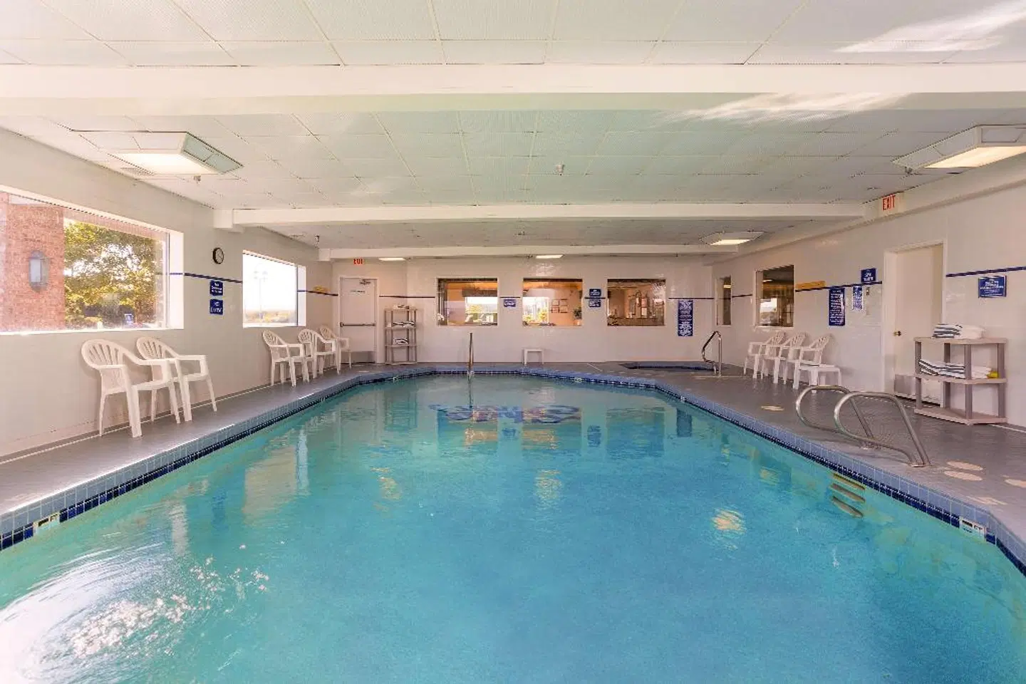 Shilo Inn Suites Warrenton Hallenbad