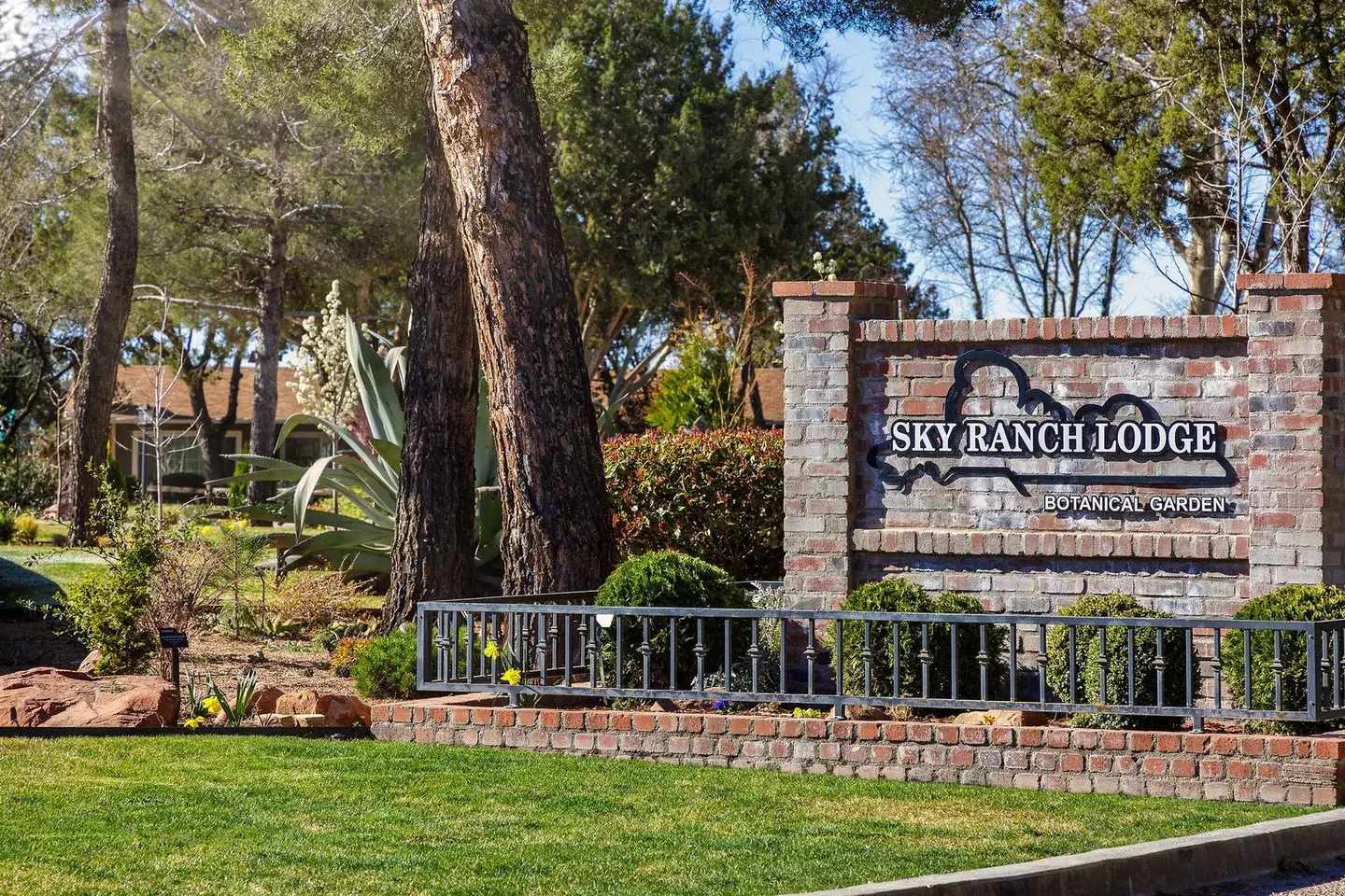 Sky Ranch Lodge Garten