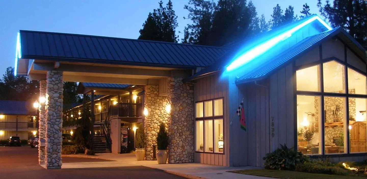Edgewater Inn Shady Cove EXTERIOR