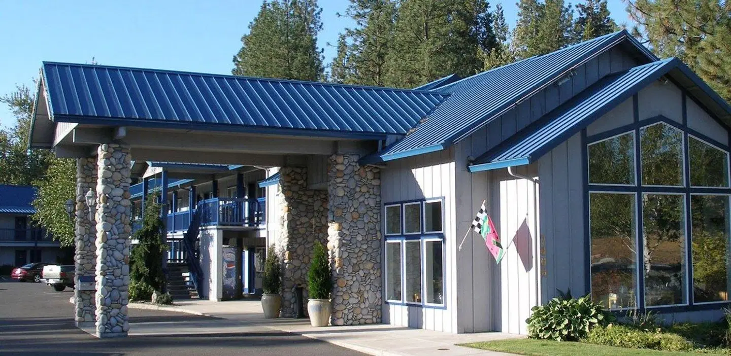Edgewater Inn Shady Cove EXTERIOR
