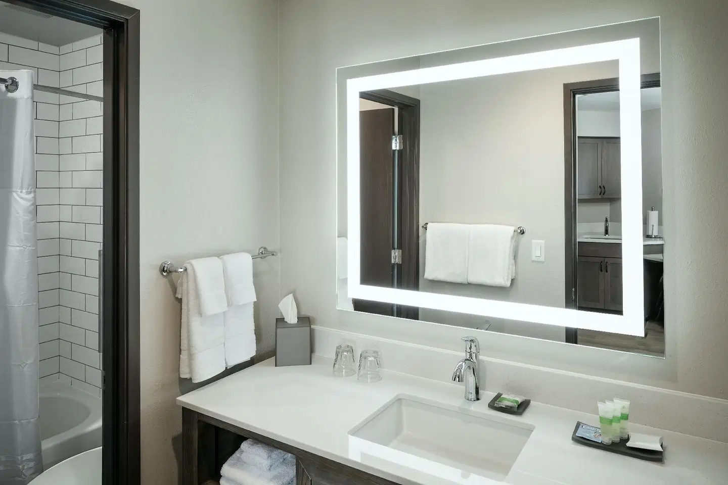Best Western Plus Beachfront Inn Badezimmer