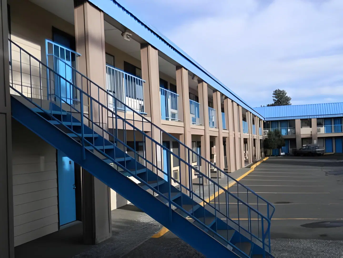 Motel West EXTERIOR