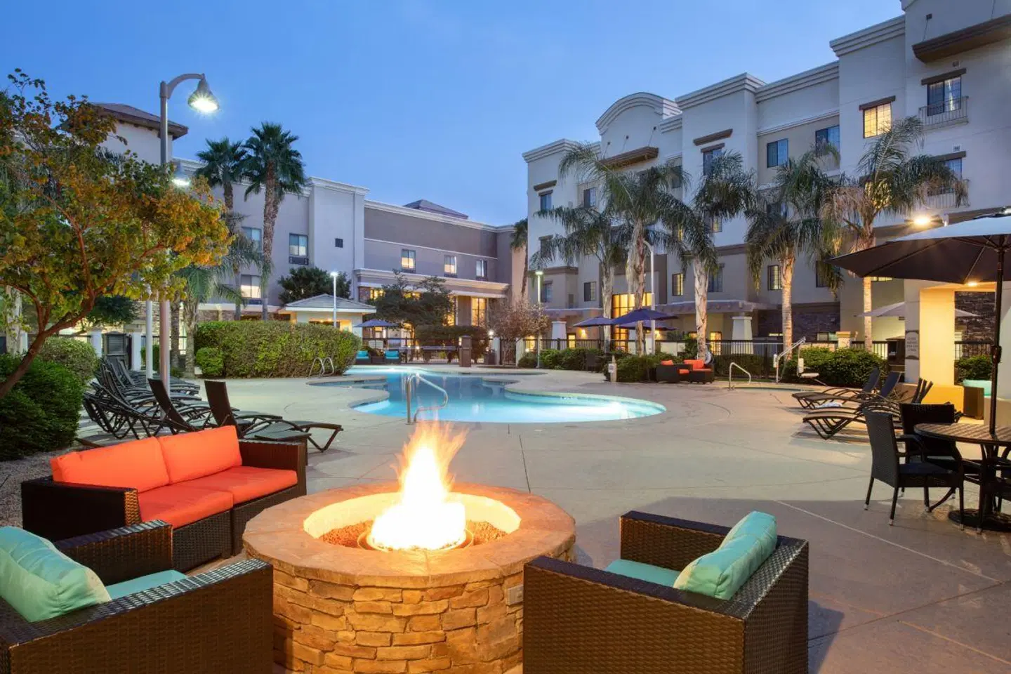 Holiday Inn Express & Suites Phoenix - Glendale Sports Dist Terrasse