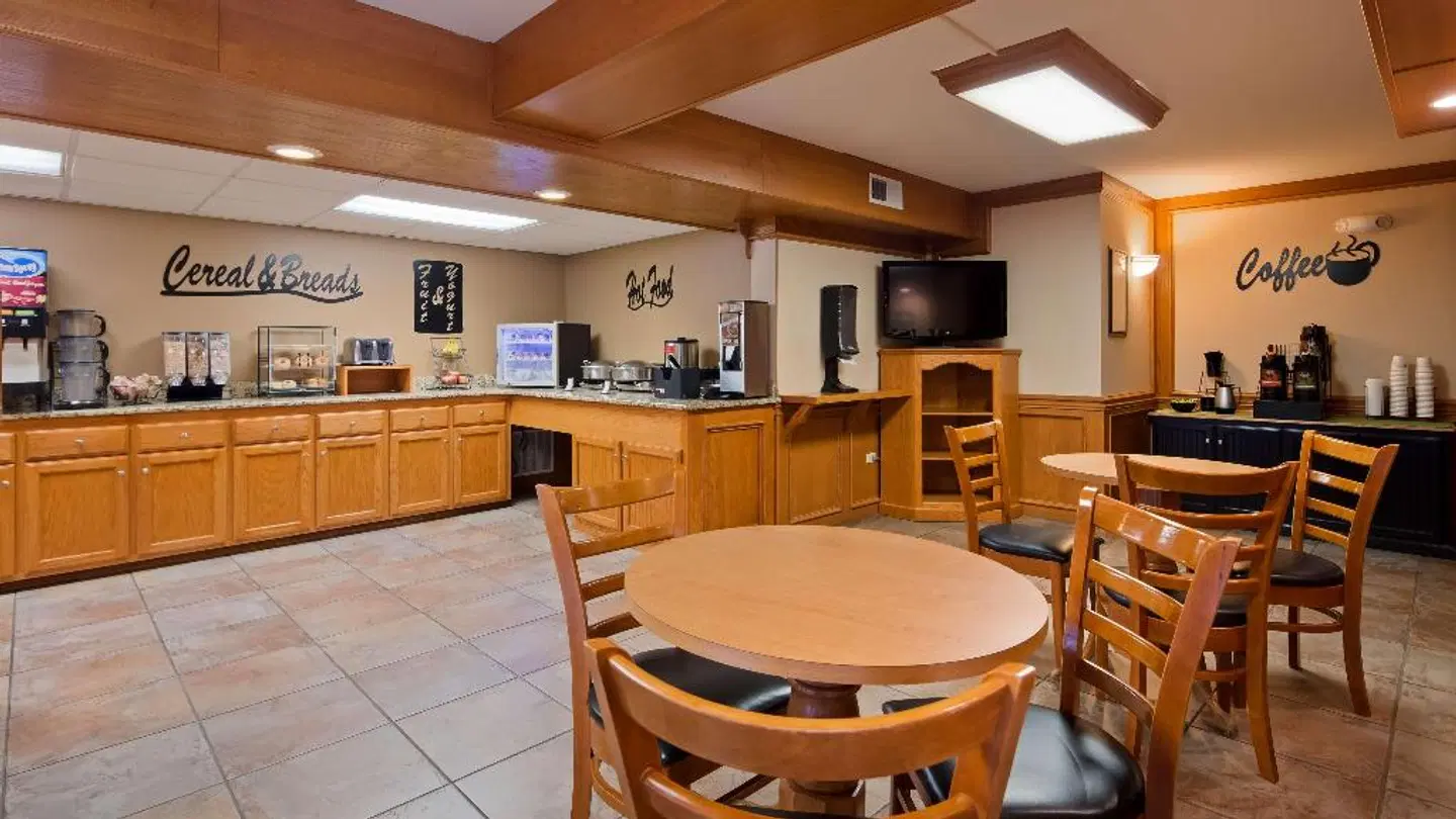 Best Western Plus Gold Poppy Inn Bar