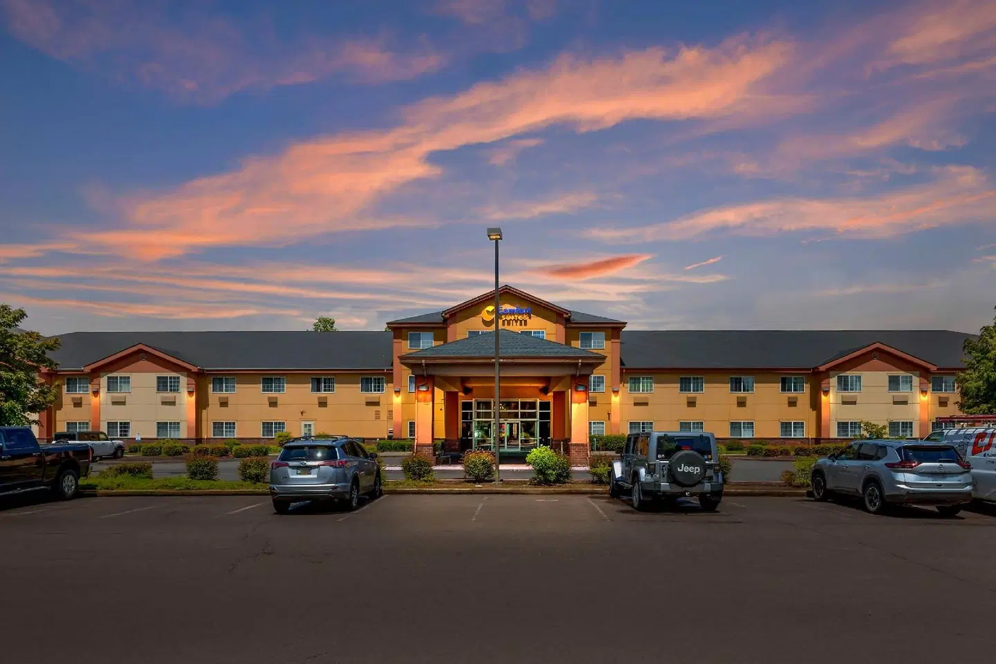 Comfort Suites Airport EXTERIOR
