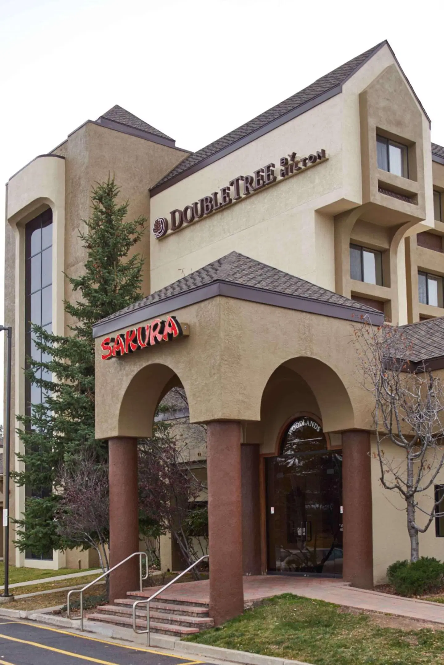 DoubleTree by Hilton Hotel Flagstaff EXTERIOR