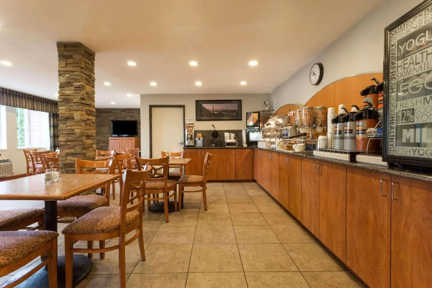 Ramada by Wyndham Portland Restaurant