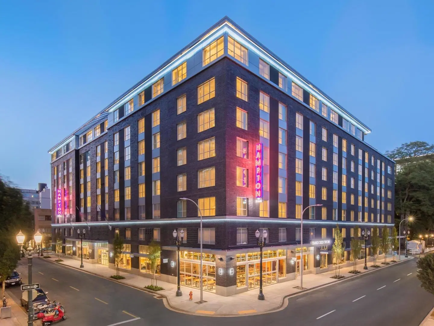 Hampton Inn & Suites Portland-Pearl District EXTERIOR