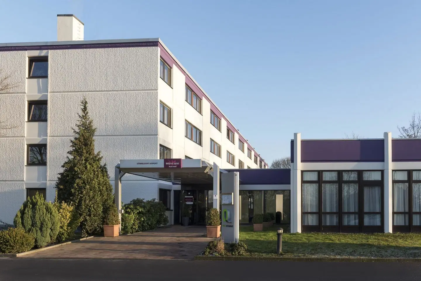 Mercure Hotel Düsseldorf Airport EXTERIOR