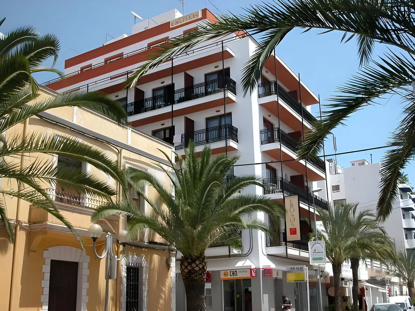 Ebusus EXTERIOR
