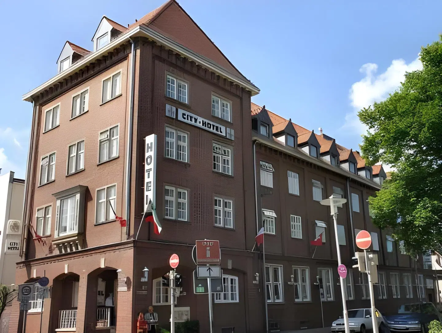 City-Hotel EXTERIOR