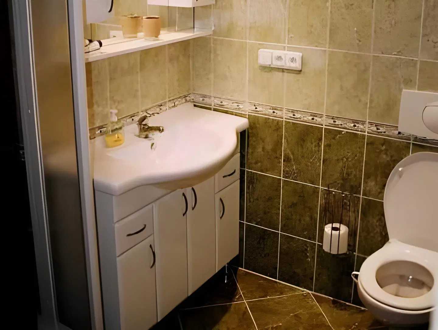 Apartment - Karla Capka Street Badezimmer
