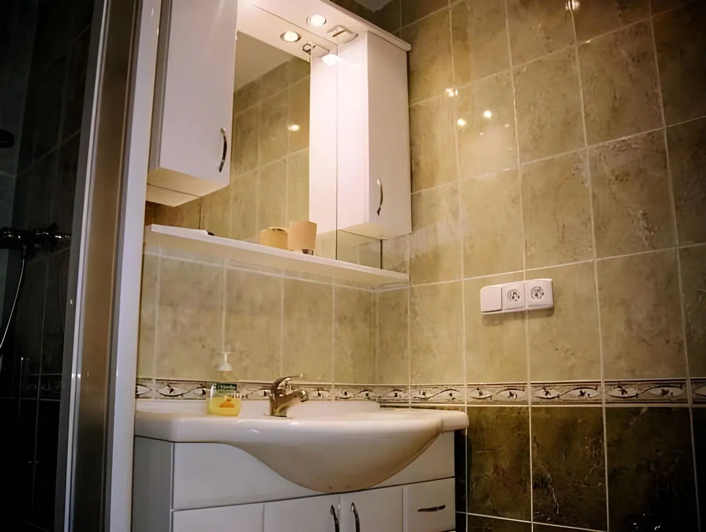Apartment - Karla Capka Street Badezimmer