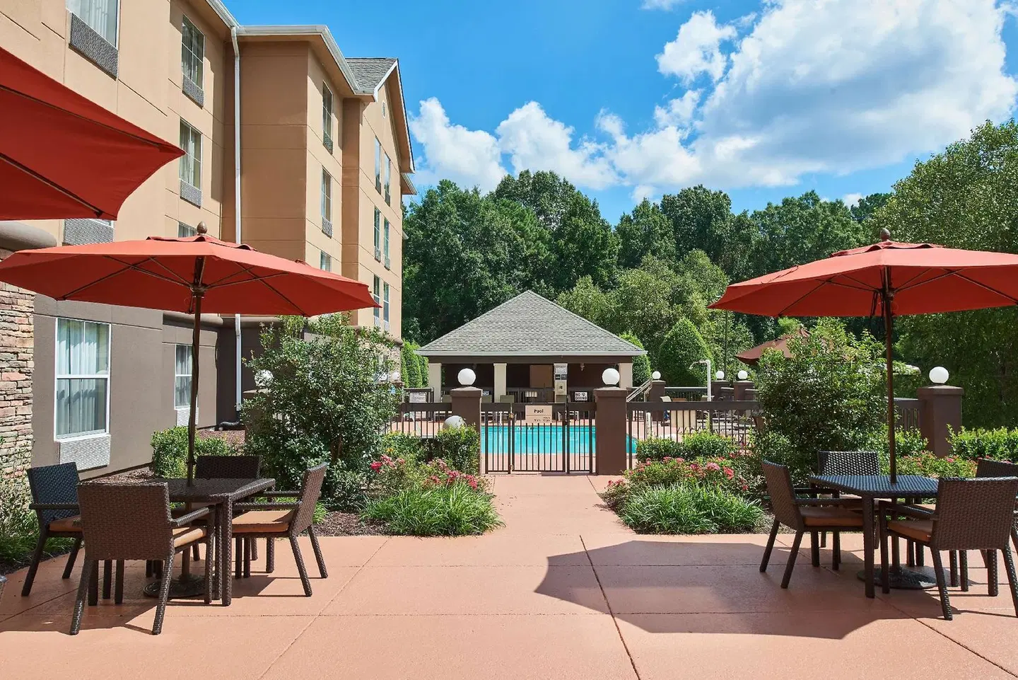 Hampton Inn & Suites Chapel Hill/Durham EXTERIOR