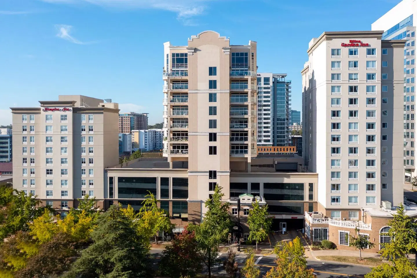 Hilton Garden Inn Charlotte Uptown EXTERIOR