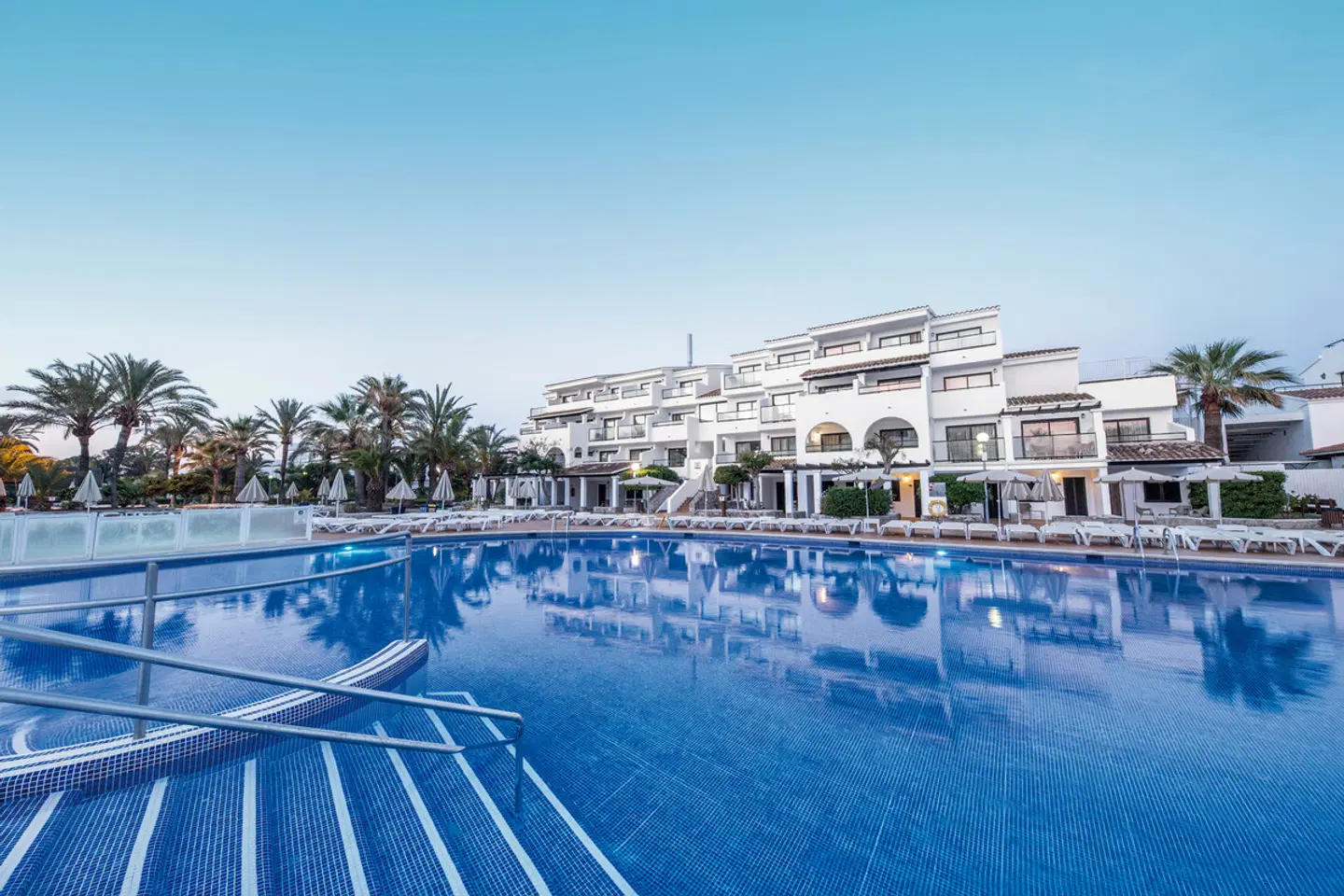 FERGUS Style Bahamas OUTDOOR_POOL