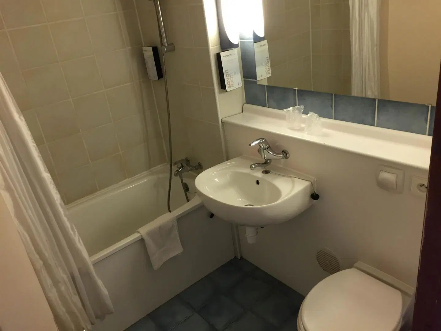 Campanile Maubeuge Badezimmer