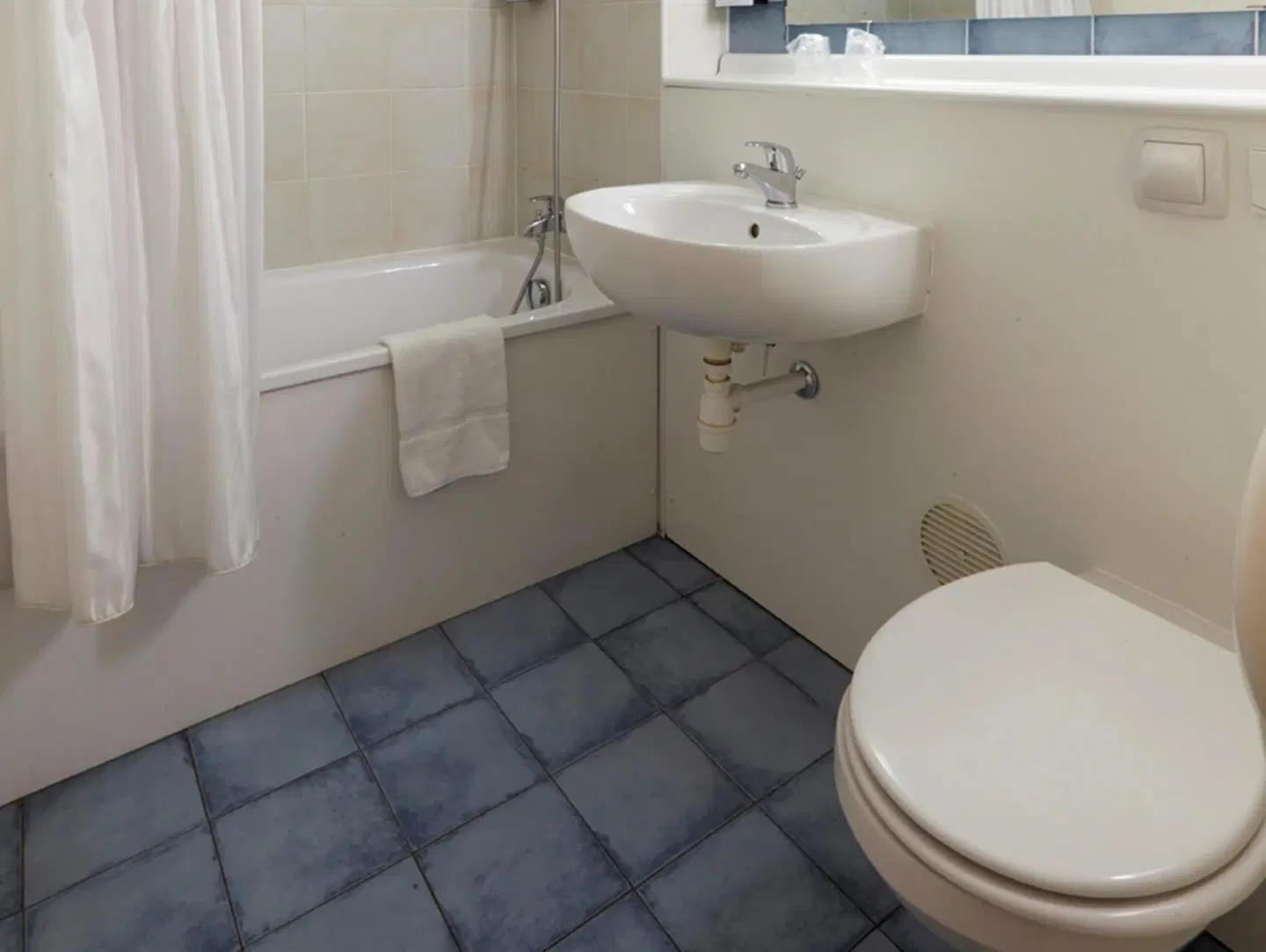 Campanile Maubeuge Badezimmer