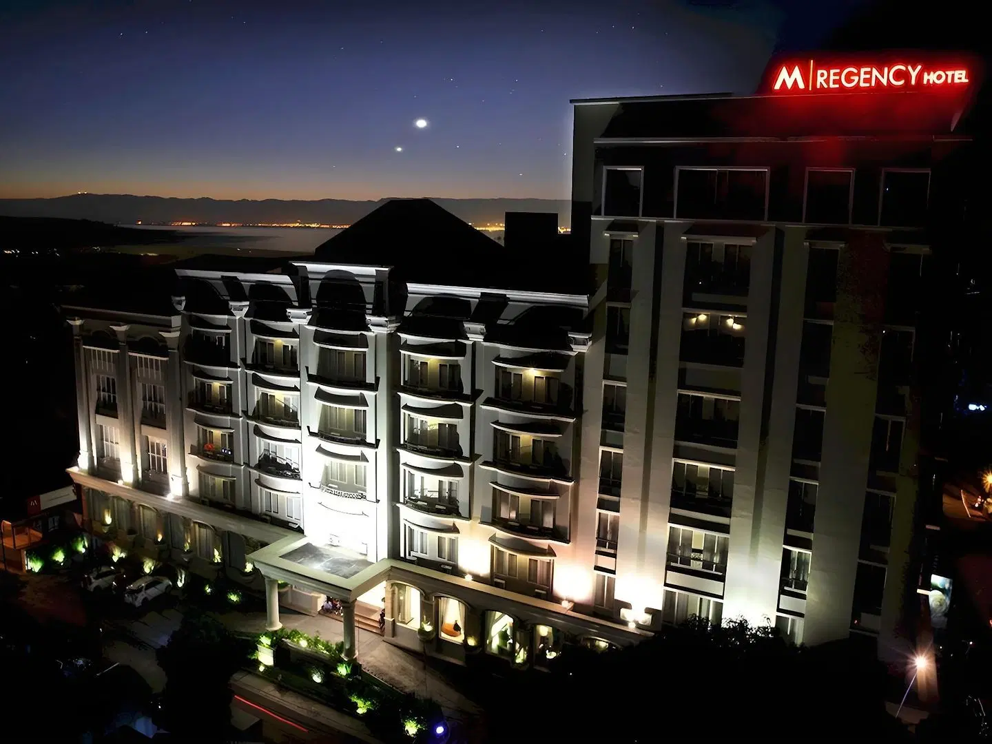 M-Regency Hotel EXTERIOR