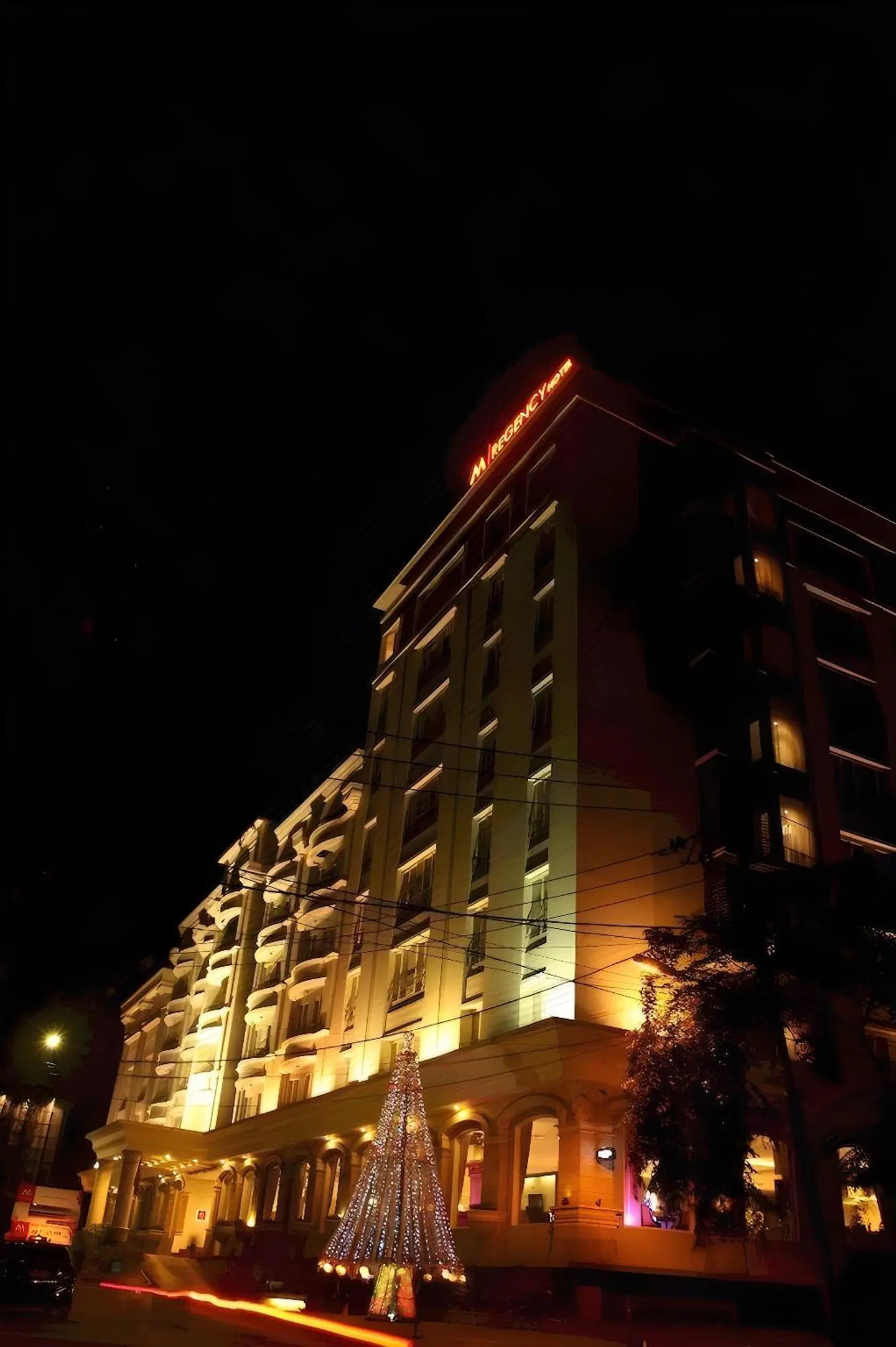 M-Regency Hotel EXTERIOR