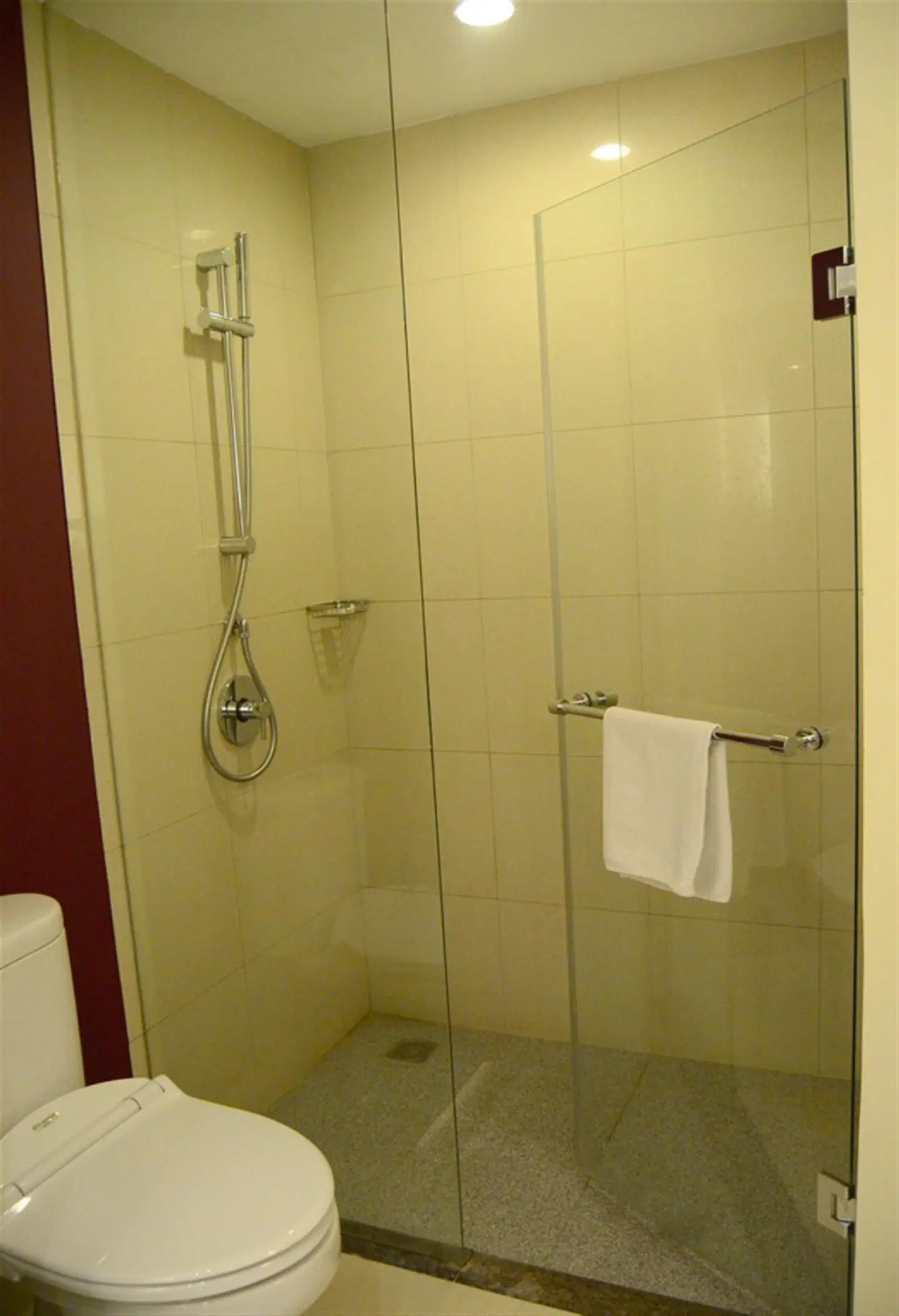 M-Regency Hotel BATHROOM