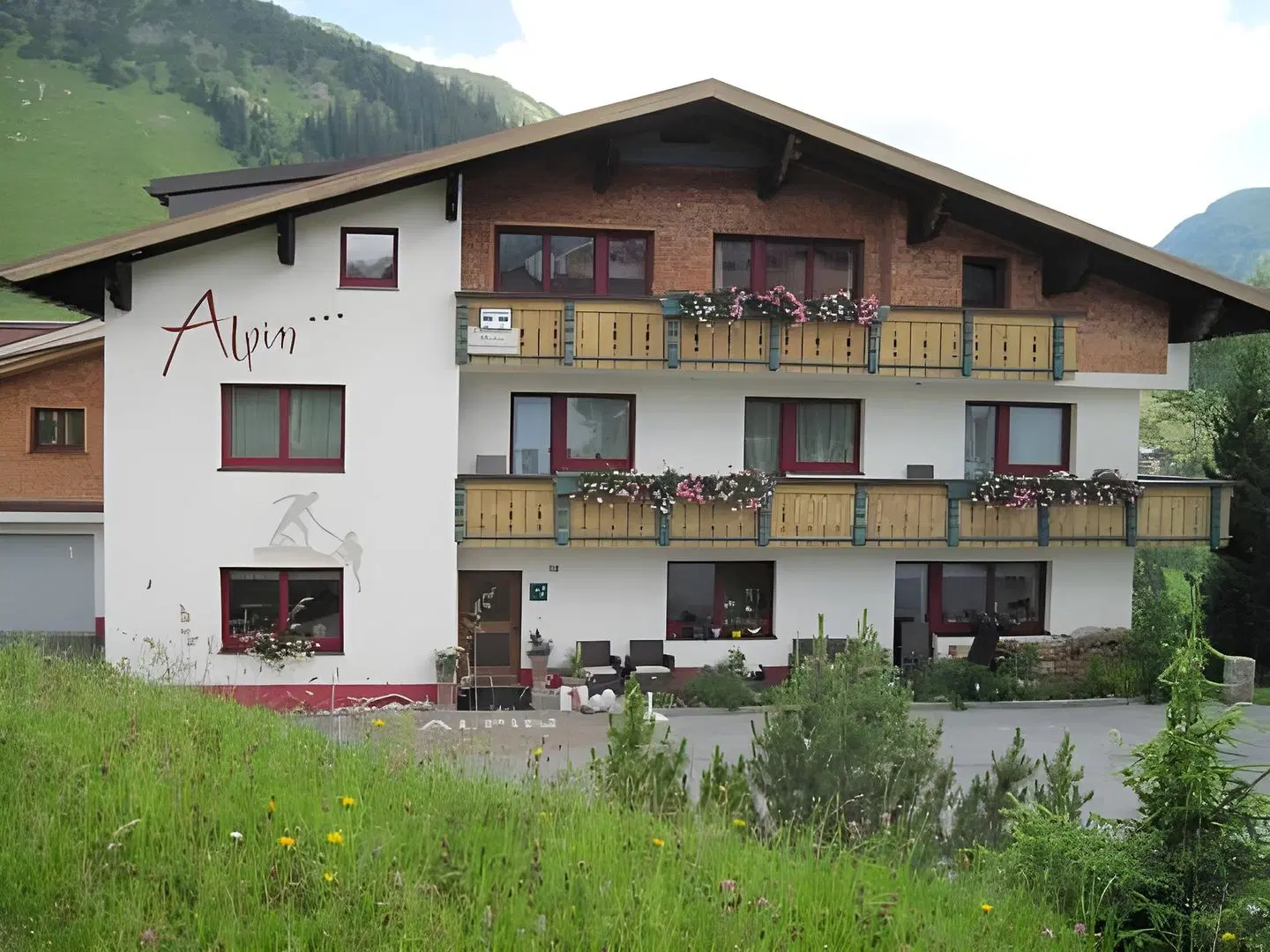 Alpin - Studios & Suites EXTERIOR
